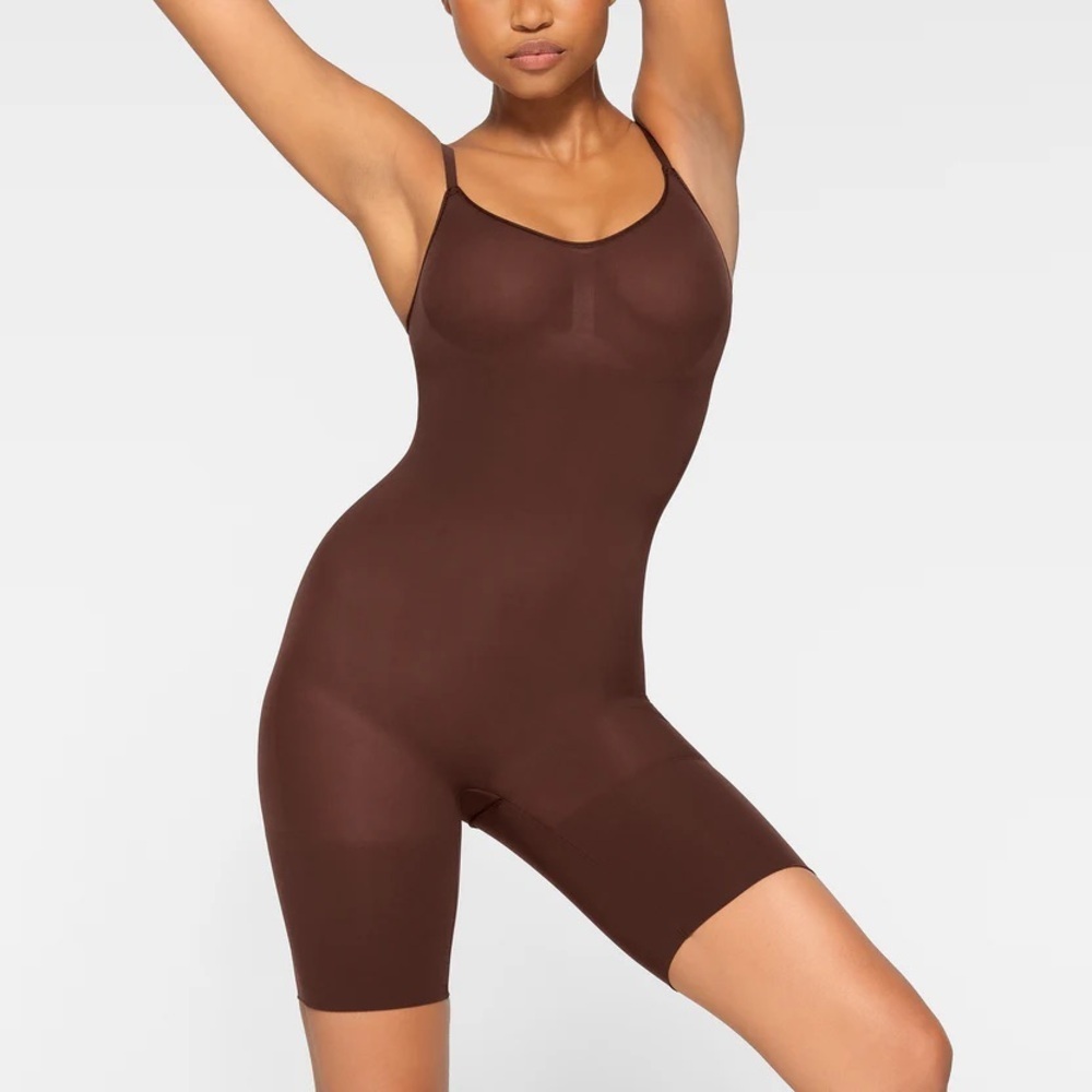 SKIMS, SEAMLESS SCULPT MID THIGH BODYSUIT NWOT Cocoa brown size‎ XXS